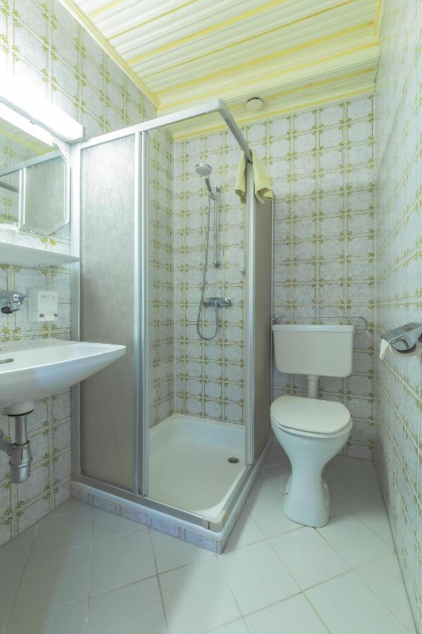 Tirolerhof Hotel Sankt Georgen im Attergau Luaran gambar