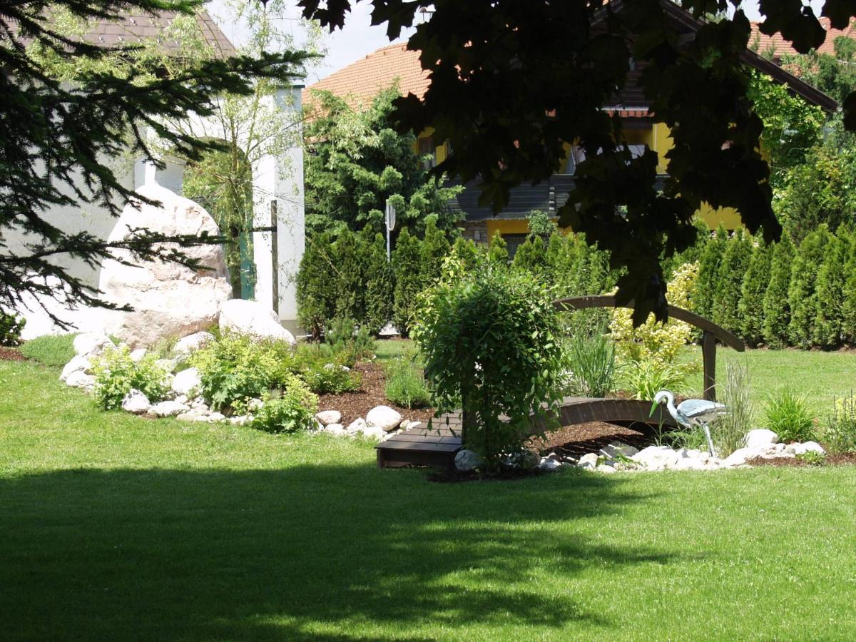 Tirolerhof Hotel Sankt Georgen im Attergau Luaran gambar