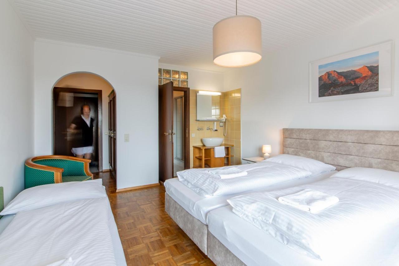 Tirolerhof Hotel Sankt Georgen im Attergau Luaran gambar