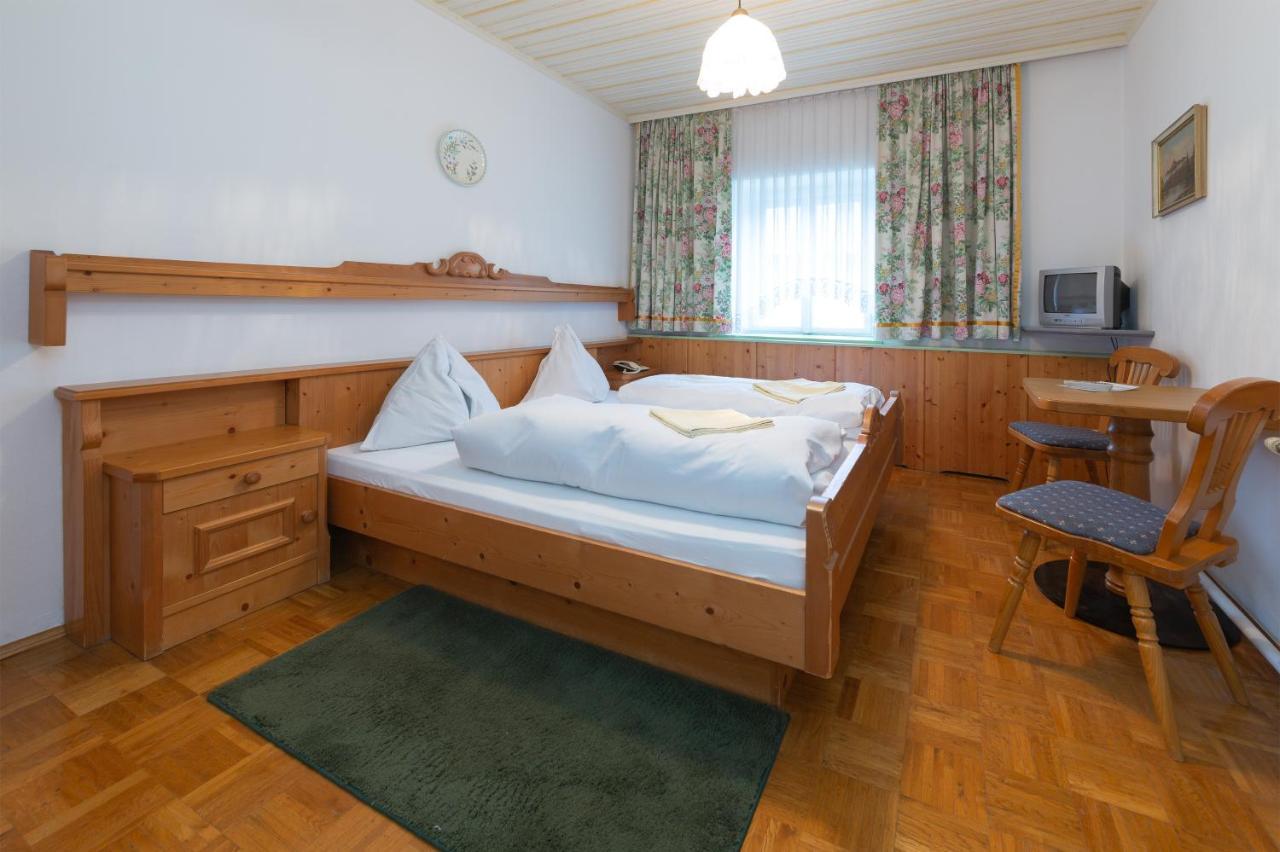 Tirolerhof Hotel Sankt Georgen im Attergau Luaran gambar