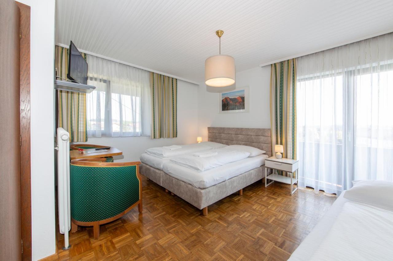Tirolerhof Hotel Sankt Georgen im Attergau Luaran gambar