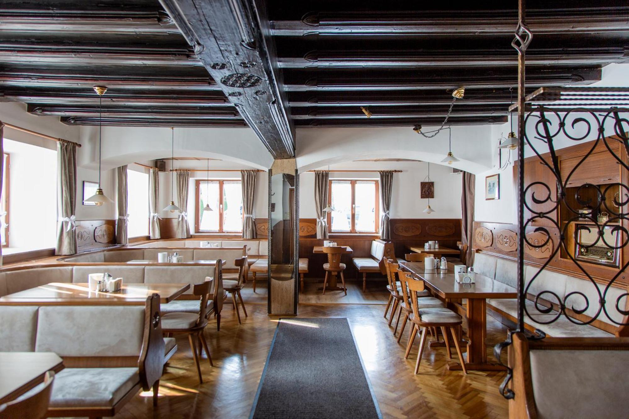 Tirolerhof Hotel Sankt Georgen im Attergau Luaran gambar